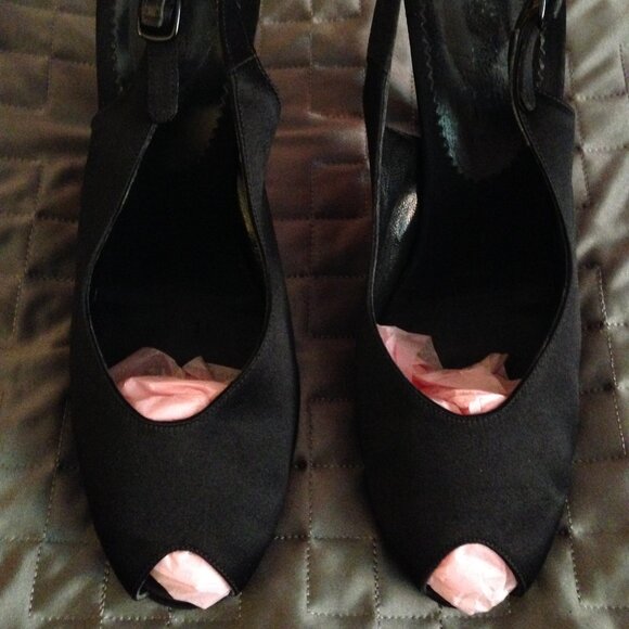 NWOB - Black Satin Peep Toe Pumps by Marni - Picture 5 of 12